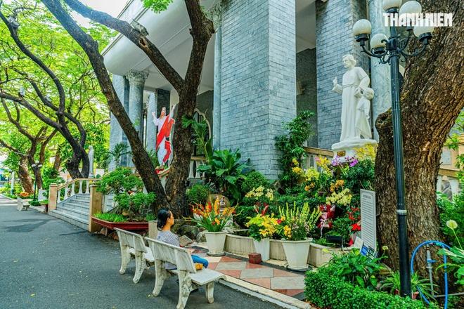 Nhà thờ Đồng Tiến 'không cột' ở TP.HCM, dấu ấn người thiết kế Dinh Độc Lập- Ảnh 8.