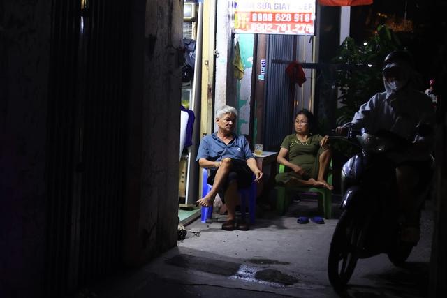 'Luật ngầm' chủ trọ thu tiền điện 4.000 đồng/kWh: Khổ vì một kiểu 'nóng' khác- Ảnh 4.