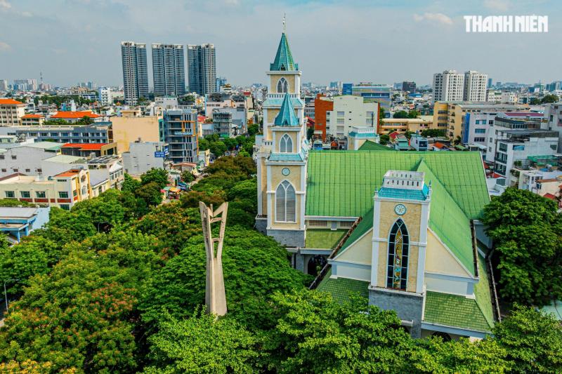 Nhà thờ Đồng Tiến 'không cột' ở TP.HCM, dấu ấn người thiết kế Dinh Độc Lập- Ảnh 2.