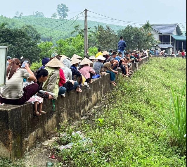 'Độc, lạ' cả làng góp tiền mua cá giống, ngày kéo lưới ai cũng có phần - Ảnh 1.