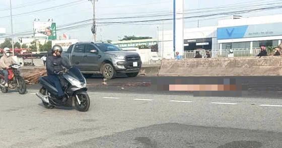 TP.HCM: Tai nạn liên hoàn trước công viên, 1 người tử  - Ảnh 1.