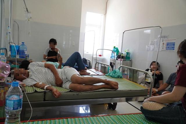 Nghi ngộ độc sau khi ăn bánh mì ở Quy Nhơn: Chủ cơ sở nhập viện - Ảnh 2.
