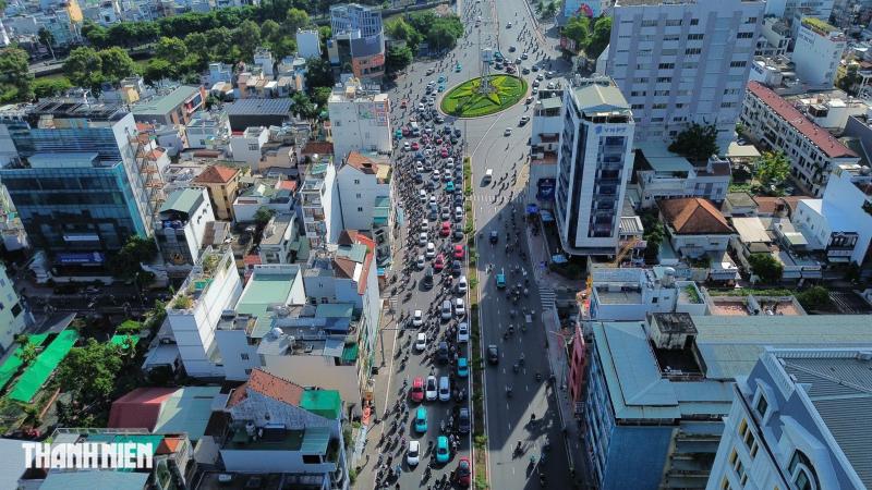 Vòng xoay Điện Biên Phủ - Nguyễn Bỉnh Khiêm: Ngày đầu chạy theo đèn, nhiều người loay hoay - Ảnh 9.