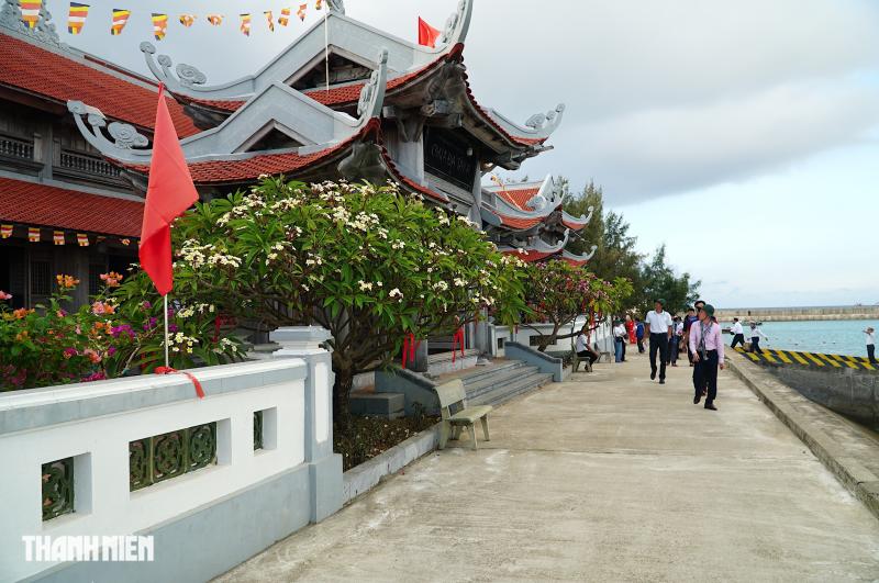 Những ngôi chùa nhỏ cổ kính nép mình giữa bốn bề biển cả Trường Sa - Ảnh 1.