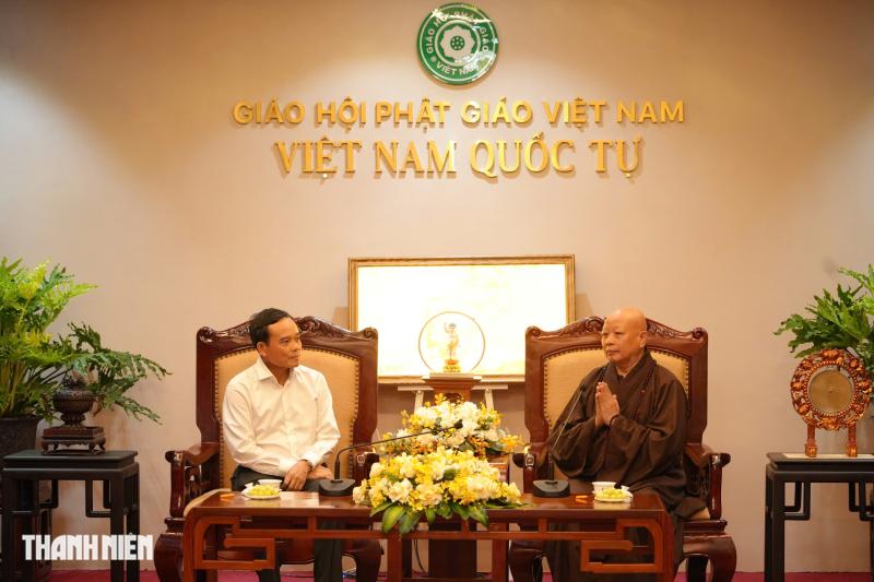 Bí thư Trần Lưu Quang thăm Đức Pháp chủ Giáo hội Phật giáo Việt Nam dịp Phật đản- Ảnh 7.
