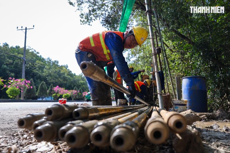 Khoan khảo sát địa chất dọc Rừng Sác chuẩn bị làm metro Bến Thành - Cần Giờ - Ảnh 4.