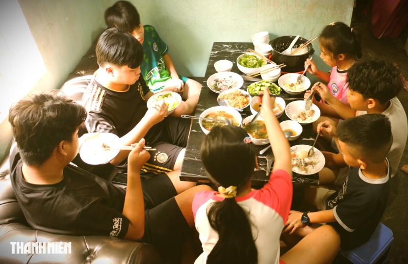 Mấy 'đội ăn chực' lại có mặt ở nhà ông bà - Ảnh 6.