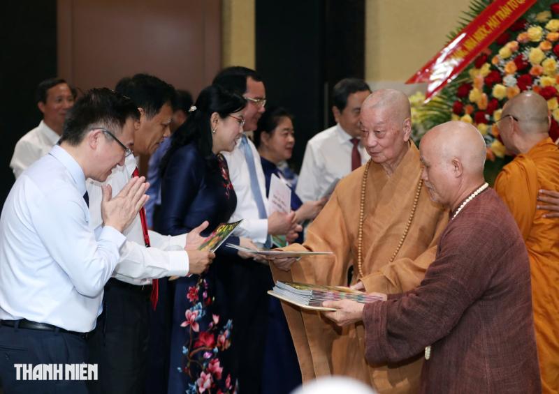 Chủ tịch Quốc hội Trần Thanh Mẫn thăm Đức Pháp chủ Giáo hội Phật giáo Việt Nam- Ảnh 8.