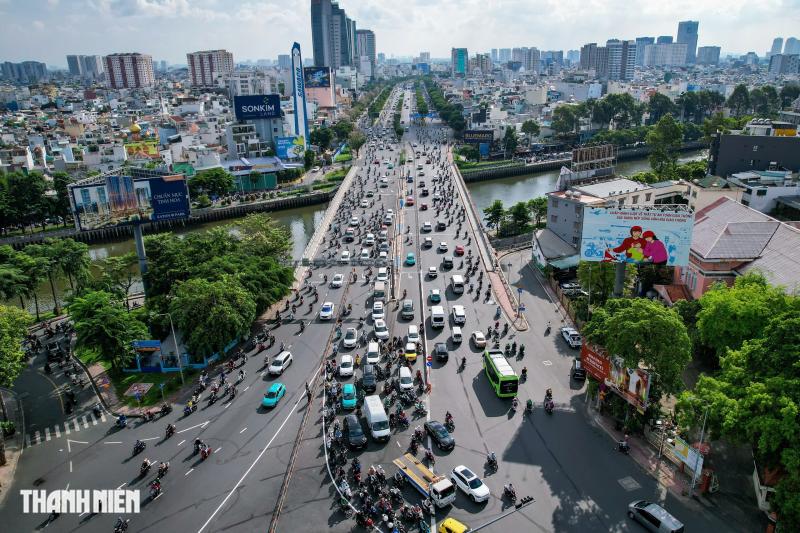 Vòng xoay Điện Biên Phủ bớt kẹt xe khi mở thêm làn rẽ trái - Ảnh 5.
