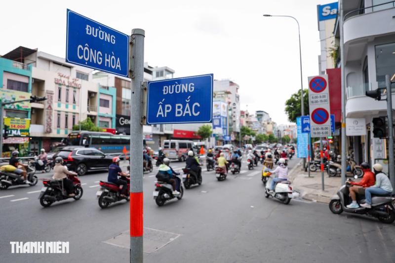 Đảo chiều đường Cộng Hòa: Mở lối sang đường, người đi bộ vẫn lo - Ảnh 9.