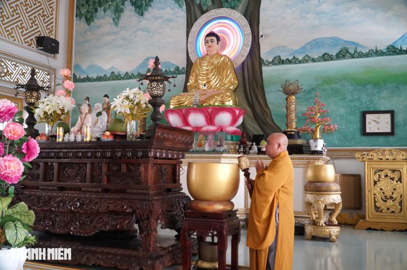 Chùa trong hẻm ở TP.HCM: Chỉ có 2 chư tăng, hàng trăm hình rồng chạm khắc - Ảnh 4.