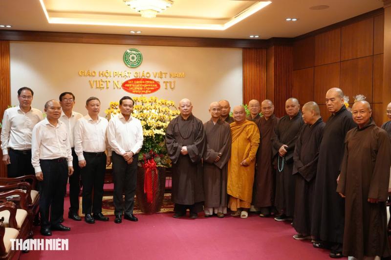Bí thư Trần Lưu Quang thăm Đức Pháp chủ Giáo hội Phật giáo Việt Nam dịp Phật đản- Ảnh 8.