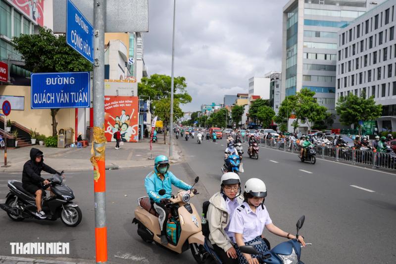 Đảo chiều đường Cộng Hòa: Mở lối sang đường, người đi bộ vẫn lo - Ảnh 10.