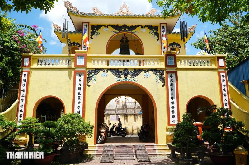 Chùa trong hẻm ở TP.HCM: Ngôi chùa kiểu miền Bắc, từng là nơi xóa mù chữ - Ảnh 3.