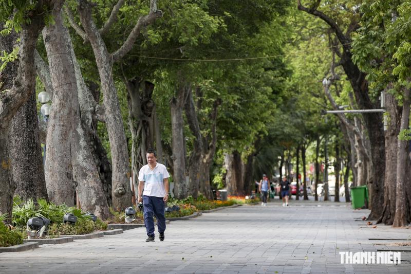 Hà Nội trong ngày nắng nóng đỉnh điểm- Ảnh 16.