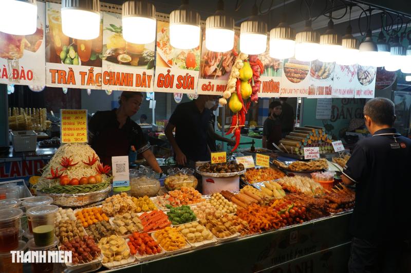 Lễ hội ẩm thực ở chợ trăm tuổi Bình Tây: Nhiều loại bánh miền Tây bắt mắt - Ảnh 11.
