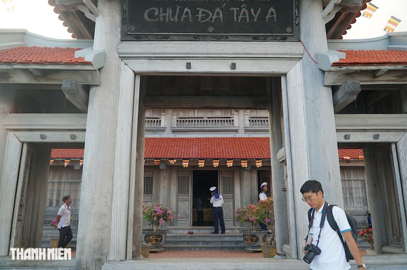 Những ngôi chùa nhỏ cổ kính nép mình giữa bốn bề biển cả Trường Sa - Ảnh 2.