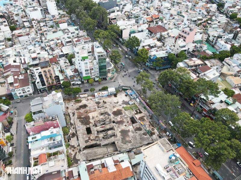 Cận cảnh những khu đất công quây kín giữa trung tâm TP.HCM chờ “thay áo mới” - Ảnh 5.