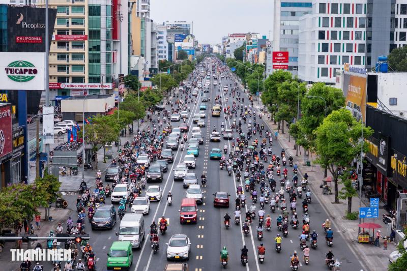 Đường 3 chiều đầu tiên ở Việt Nam trên đường Cộng Hòa: Đi sao cho đúng? - Ảnh 1.