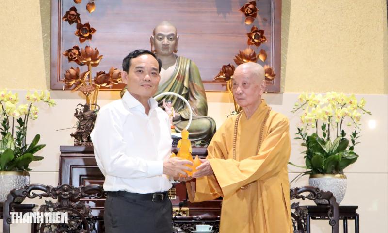 Bí thư Trần Lưu Quang thăm Đức Pháp chủ Giáo hội Phật giáo Việt Nam dịp Phật đản- Ảnh 4.