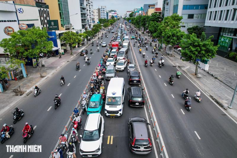Đảo chiều đường Cộng Hòa: Mở lối sang đường, người đi bộ vẫn lo - Ảnh 6.
