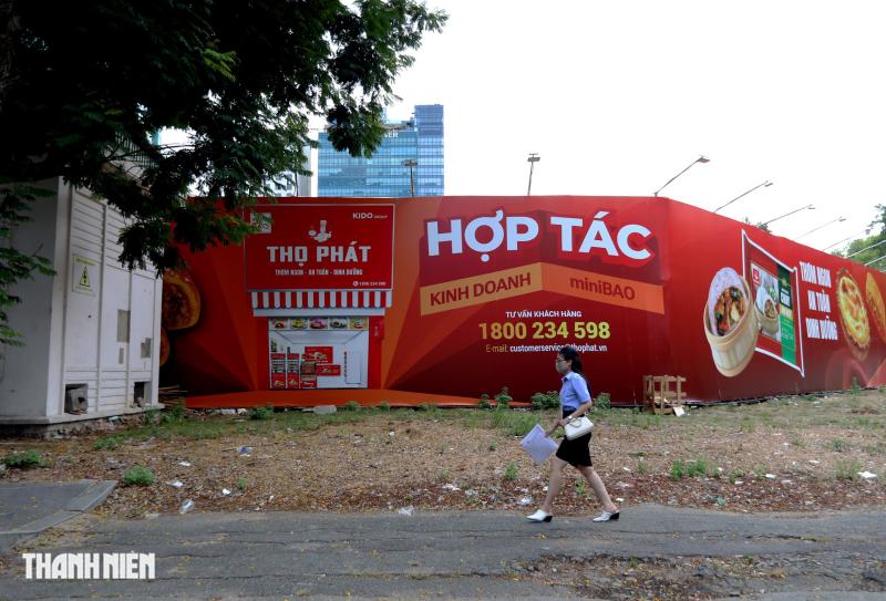 Cận cảnh những khu đất công quây kín giữa trung tâm TP.HCM chờ “thay áo mới” - Ảnh 13.