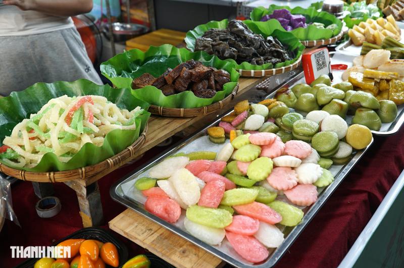 Lễ hội ẩm thực ở chợ trăm tuổi Bình Tây: Nhiều loại bánh miền Tây bắt mắt - Ảnh 7.