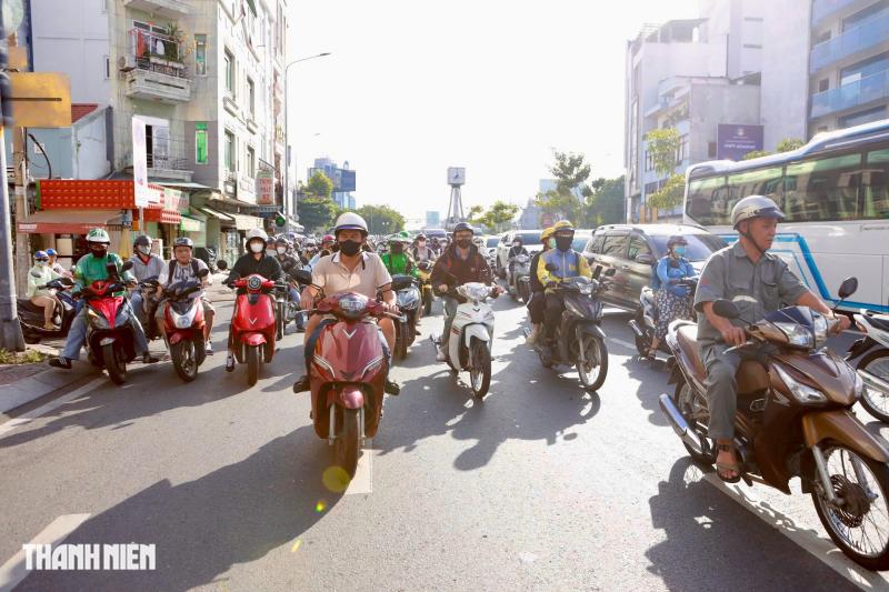 Vòng xoay Điện Biên Phủ - Nguyễn Bỉnh Khiêm: Ngày đầu chạy theo đèn, nhiều người loay hoay - Ảnh 5.