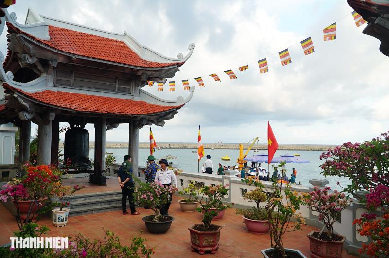 Những ngôi chùa nhỏ cổ kính nép mình giữa bốn bề biển cả Trường Sa - Ảnh 3.