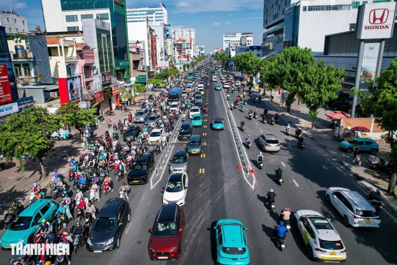 Đường 3 chiều Cộng Hòa: Vì sao phải lắp lại dải phân cách cứng? - Ảnh 10.