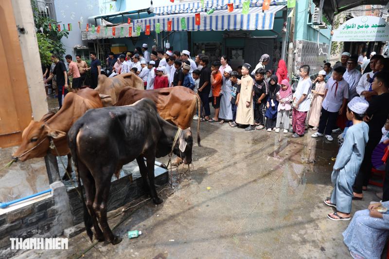 Hàng ngàn người theo đạo Hồi ở TP.HCM đón ‘Tết Nguyên đán’ tại thánh đường  - Ảnh 13.