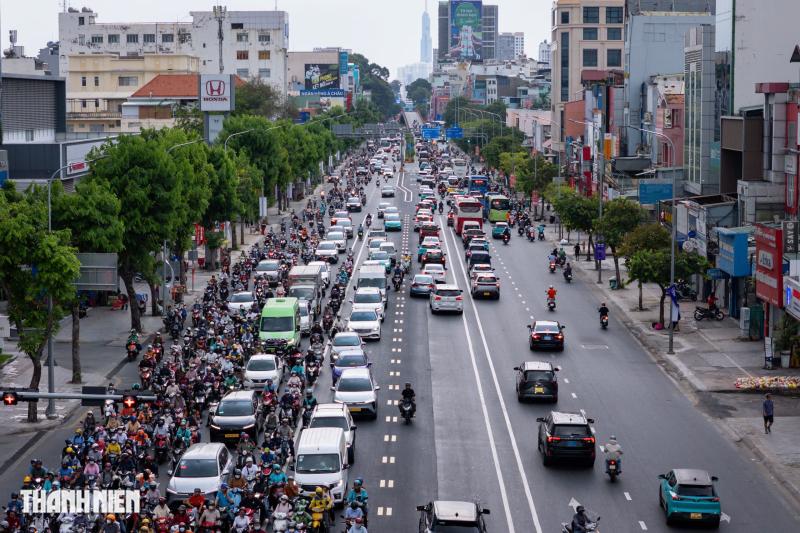 Vạch kẻ đường màu trắng mới trên đường Cộng Hòa là gì, đè lên có bị phạt? - Ảnh 4.