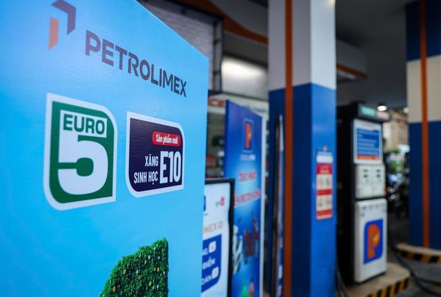 Petrolimex hướng dẫn thế nào với xe đang còn xăng cũ, phải đổ xăng mới E10?- Ảnh 1.