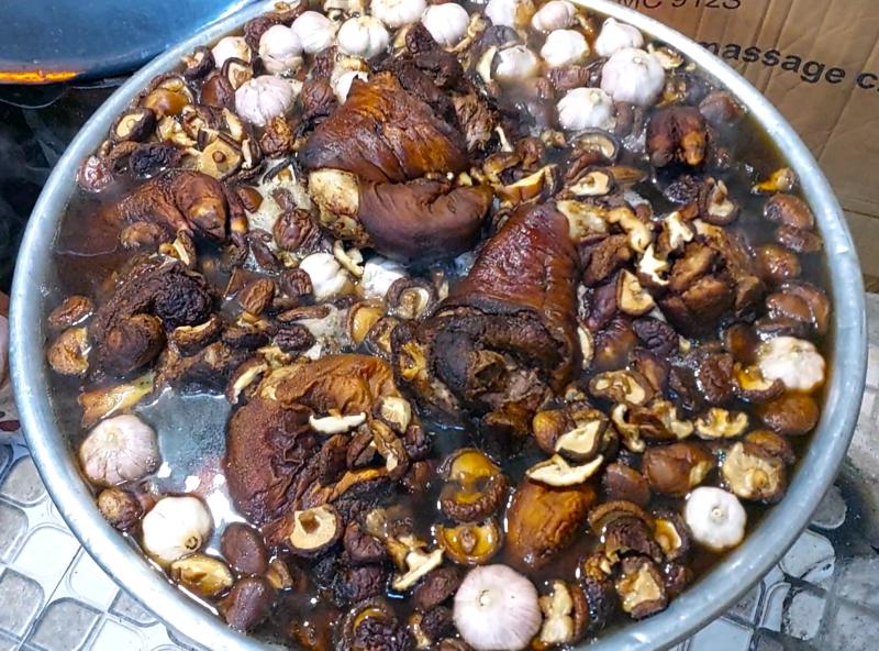 Món giò heo bắc thảo hơn nửa thế kỷ: Bí quyết ở bếp lửa chưa từng tắt - Ảnh 7.
