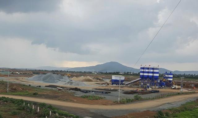Dự án nâng cấp sân bay Liên Khương nguy cơ chậm tiến độ do thiếu vật liệu- Ảnh 1.