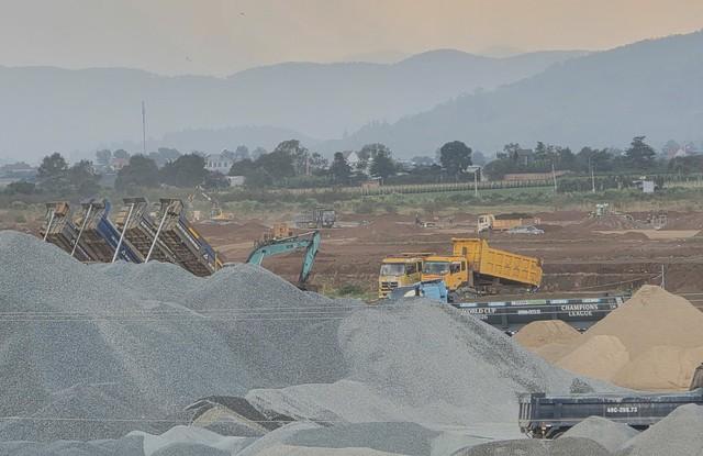 Dự án nâng cấp sân bay Liên Khương nguy cơ chậm tiến độ do thiếu vật liệu- Ảnh 4.