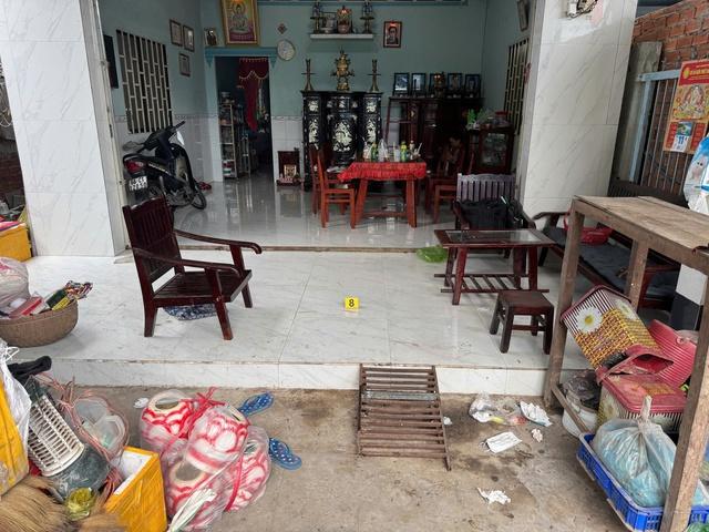Ghen tuông, đập phá 6 hũ hài cốt trong nhà 'vợ hờ'- Ảnh 2.