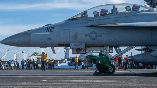 Cuộc chiến dành thời gian cho F/A-18 Super Hornet - Ảnh 1.