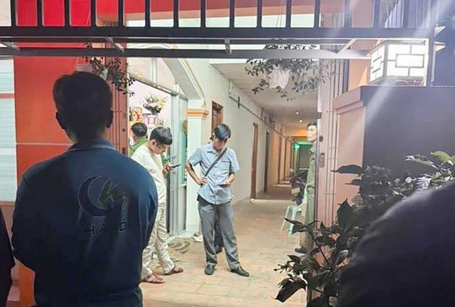 Công an Khánh Hòa điều tra vụ một phụ nữ tử vong trong nhà nghỉ- Ảnh 1.