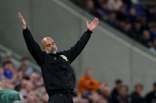 Tỷ lệ vô địch của Arsenal nhảy vọt, HLV Guardiola nói điều bất ngờ sau cú sốc- Ảnh 1.