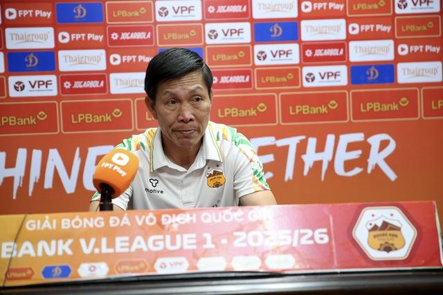 HLV Quang Trãi ‘tự ái’ khi HAGL bị nghi nhường điểm PVF-CAND, HLV Trần Tiến Đại nói điều cực bất ngờ- Ảnh 1.