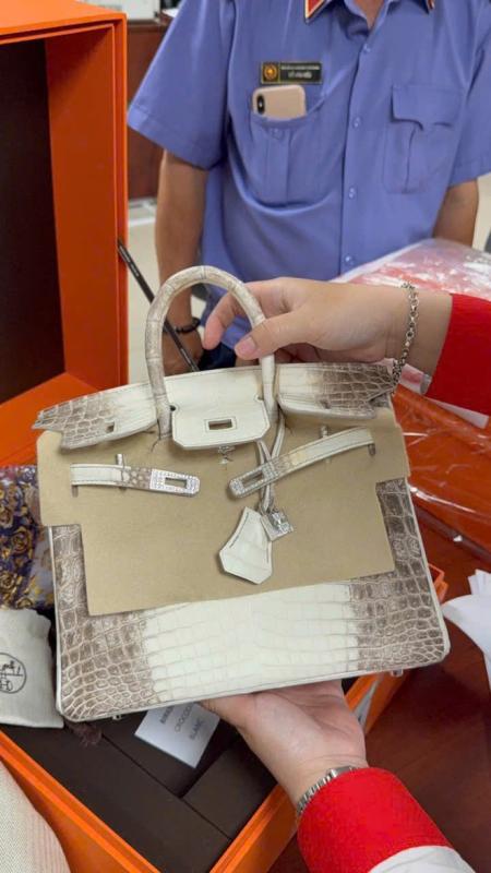 Đấu giá trực tuyến 2 túi Hermes của bà Trương Mỹ Lan - Ảnh 6.