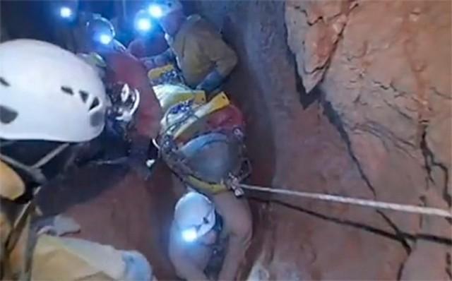 Những cuộc cứu người mắc kẹt trong hang động nghẹt thở bậc nhất- Ảnh 4.