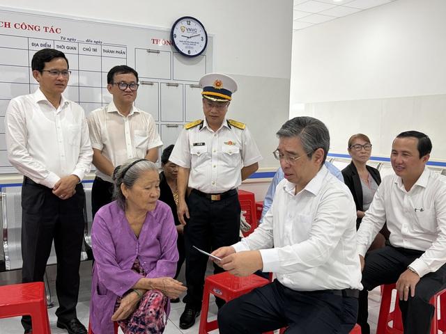 VNVC tài trợ kho lạnh GSP, tiêm miễn phí vắc xin cúm 3 năm cho Côn Đảo - Ảnh 2.