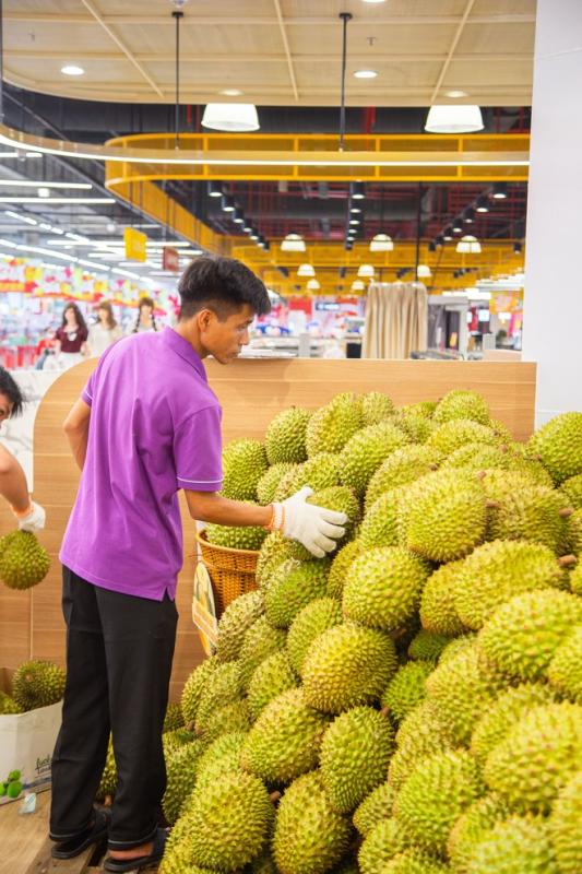 Buffet sầu riêng độc lạ đang diễn ra ở TP.HCM, cửa hàng chuẩn bị hơn 1 tấn - Ảnh 9.
