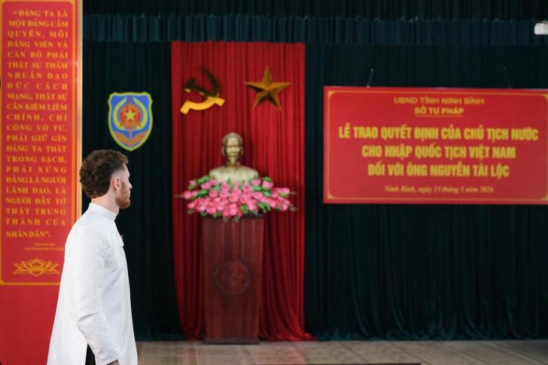 Geovane rạng rỡ trong ngày chính thức mang tên Nguyễn Tài Lộc: HLV Kim Sang-sik sẽ rất vui - Ảnh 4.