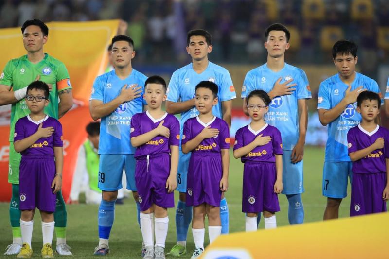 Hoàng Hên rực sáng hơn Xuân Son, Hà Nội thắng thuyết phục Nam Định: Chiếm lĩnh tốp 3!- Ảnh 1.