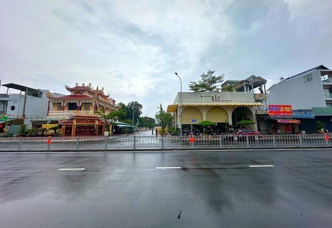 Rốn ngập ở TP.HCM 'thay da đổi thịt': Người dân 'quá vui' vì thoát cảnh lội nước - Ảnh 8.