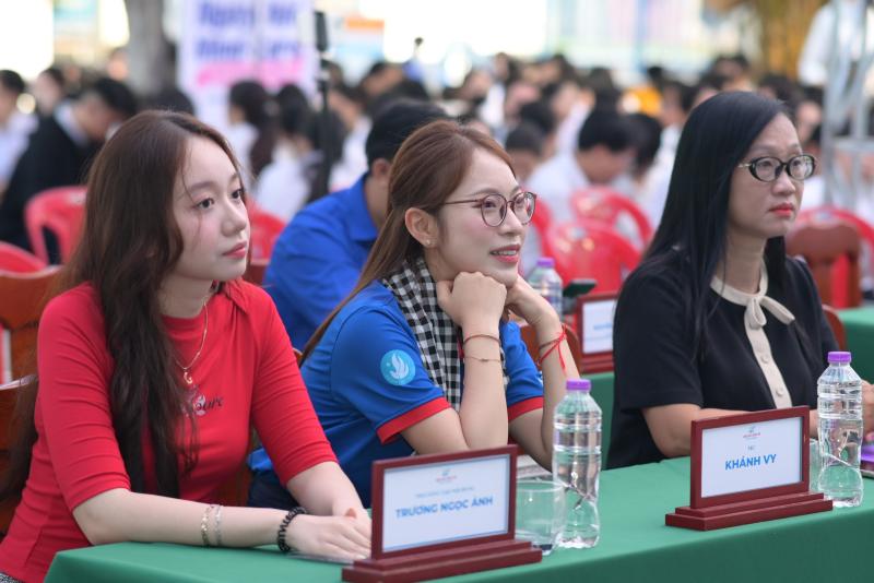 Chuyên gia tâm lý, MC Khánh Vy và Ánh Schannel bật mí ‘thuốc chữa overthinking mùa thi’ - Ảnh 1.