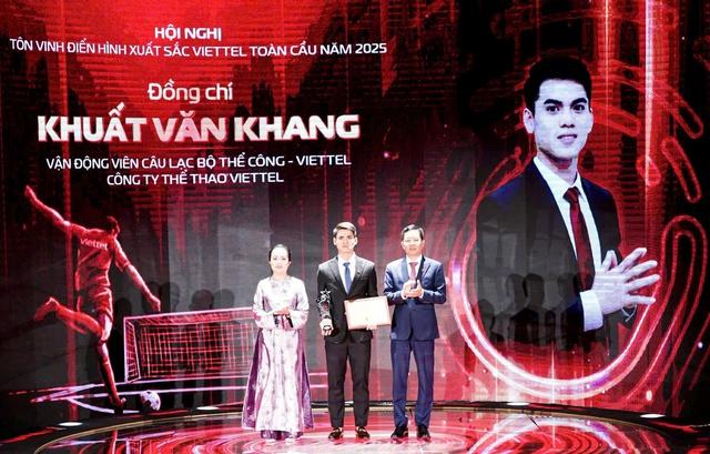 Khuất Văn Khang xuất sắc nhận giải thưởng có tỷ lệ chọi 1/7.000 tại Tập đoàn Viettel- Ảnh 1.